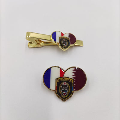 شراء Custom Tournament Security Force Badge Premium Heart-Shaped Dual Flag Enamel Pin And Tie Clip Set التصنيع عبر الإنترنت